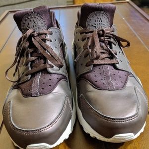Nike Huarache, Women's size 9